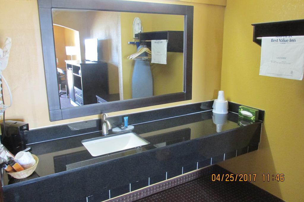 Americas Best Value Inn Byram Exterior foto